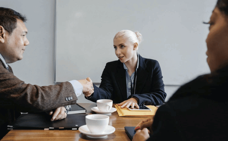 3 evident reasons to hire a new HOA management company