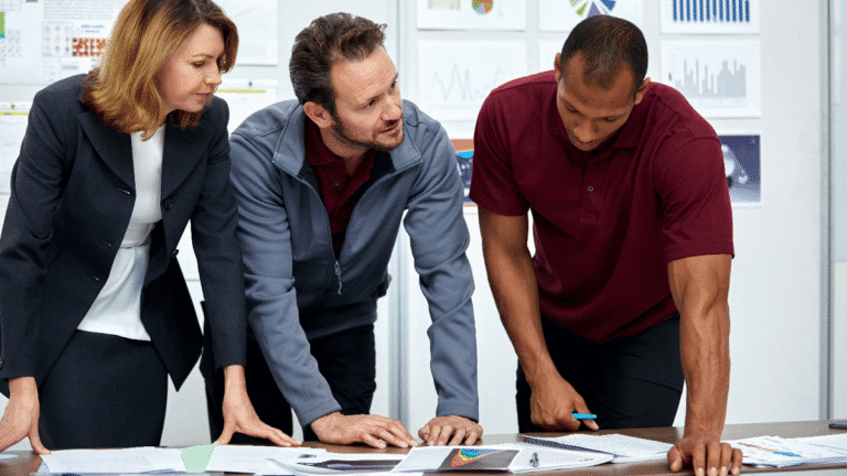 What is a lean manufacturing supply chain, and how does it work?