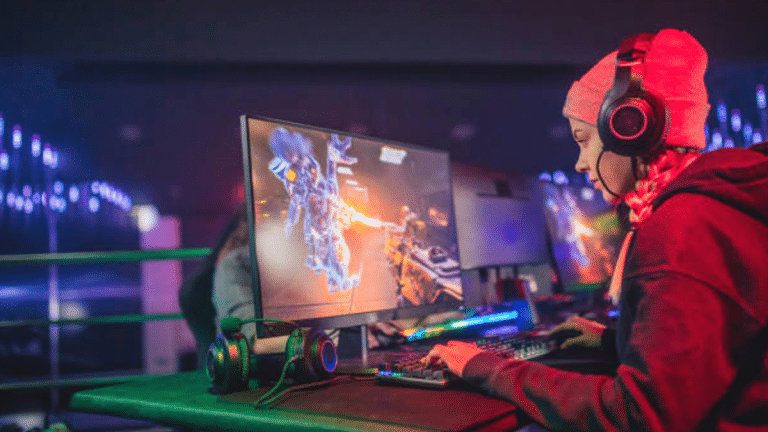 User Interface Utopia Designing Dreams in the Online Gaming Universe